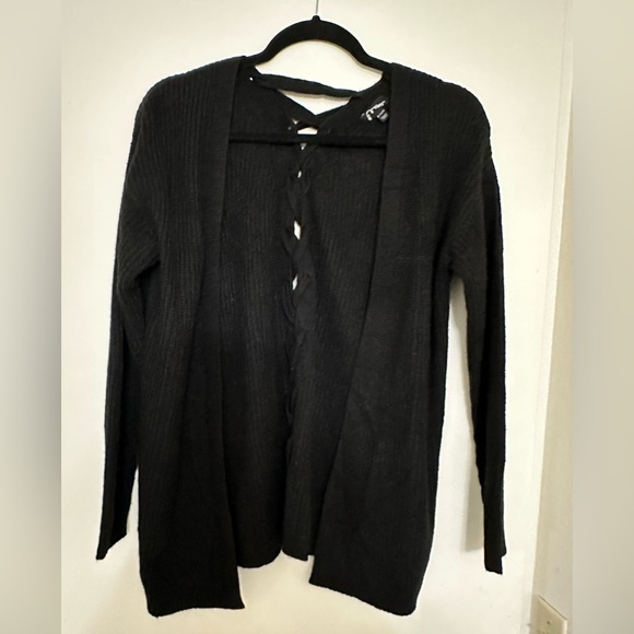 Black Sweater. Size XL. - Picture 2 of 3